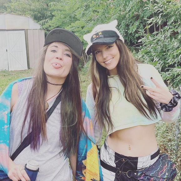 Meet your Posher, Amanda - Picture 3 of 3